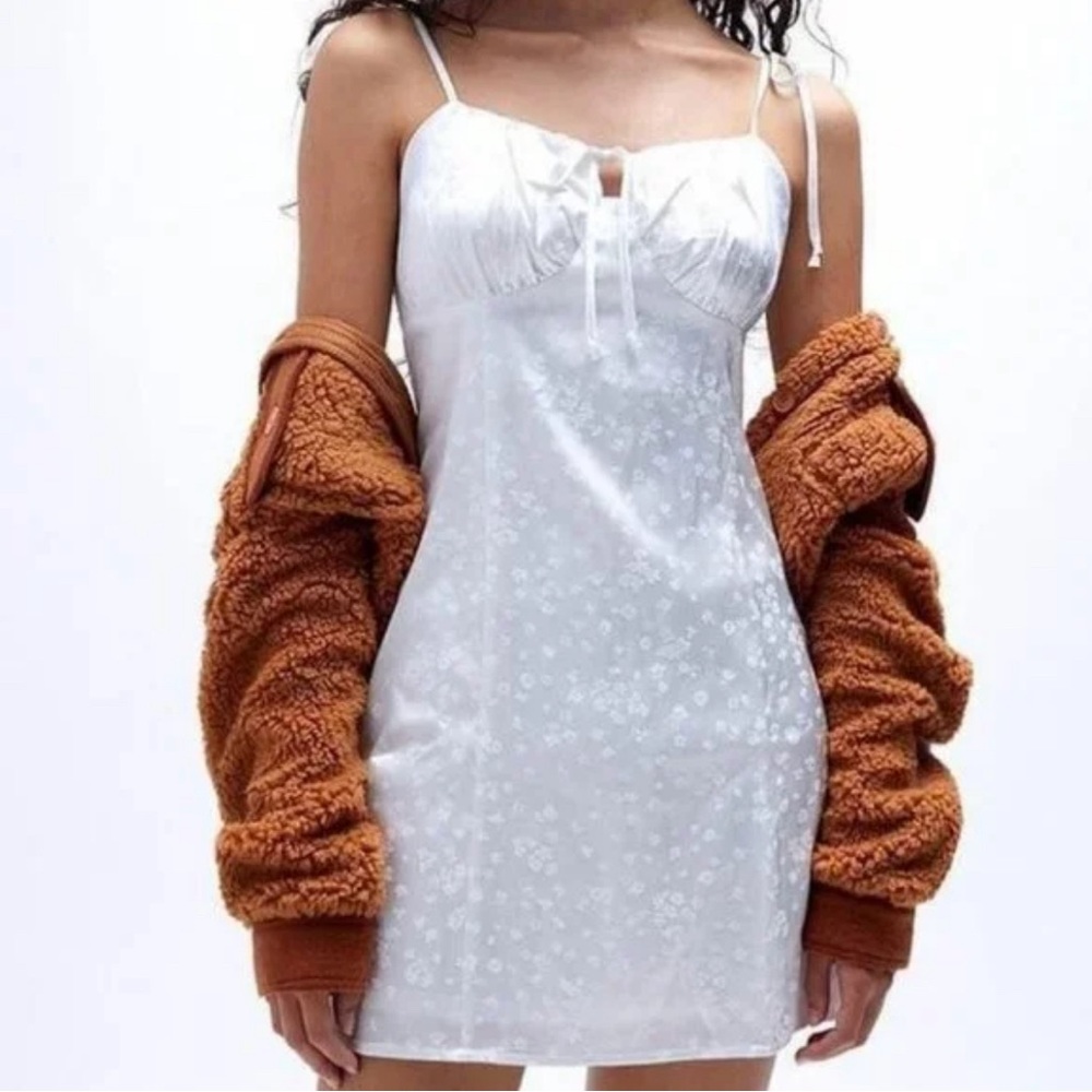 L.A HEARTS White Floral Embossed‎ Mini
Dress Size Small